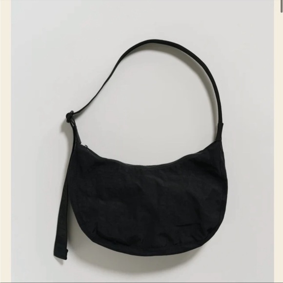 BAGGU Handbags - NWOT BAGGU Medium Nylon
Crescent Crossbody Bag in black